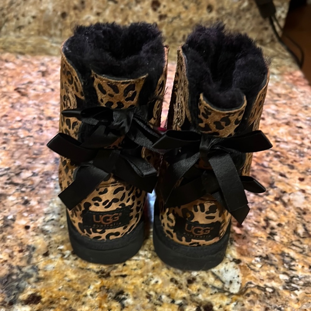 Ugg Bailey Bow Leopard boots for little girls